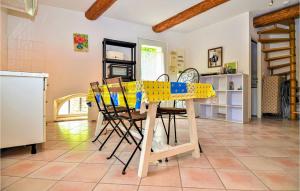 Maisons de vacances Beautiful home in Aramon with 3 Bedrooms and WiFi : photos des chambres