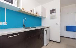 Gorgeous Apartment In Mandre With Wifi 