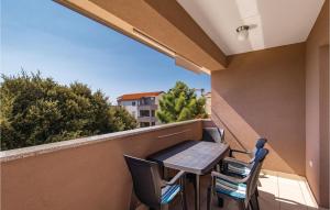 Gorgeous Apartment In Mandre With Wifi