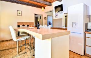 Maisons de vacances Awesome Home In St Andr Dolrargues With 3 Bedrooms, Indoor Swimming Pool And Outdoor Swimming Pool : photos des chambres