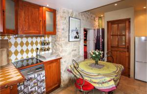 Maisons de vacances Nice home in St Montant with 2 Bedrooms, WiFi and Outdoor swimming pool : photos des chambres