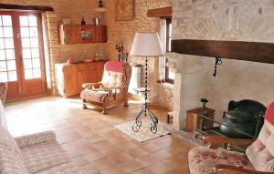 Gorgeous Home In Val-De-Louvre-Et-Caude