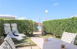 Appartements Amazing apartment in Montmartin-sur-Mer with Outdoor swimming pool and 2 Bedrooms : photos des chambres