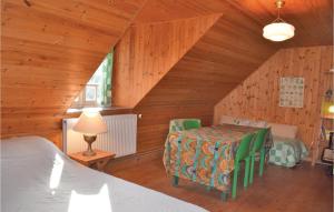 Maisons de vacances Awesome home in Plourivo with 2 Bedrooms : photos des chambres