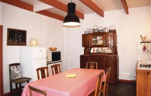Maisons de vacances Awesome home in Plourivo with 2 Bedrooms : photos des chambres