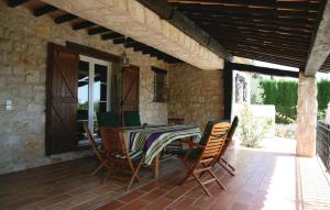 Maisons de vacances Nice home in Fayence with 5 Bedrooms, WiFi and Outdoor swimming pool : photos des chambres