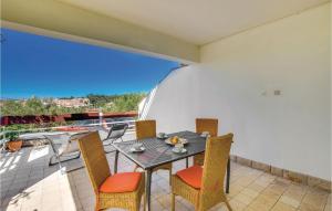 Beautiful Apartment In Banjol With 2 Bedrooms And Wifi