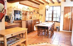 Maisons de vacances Amazing home in Bosroumois with 4 Bedrooms and WiFi : photos des chambres