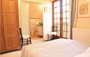 Maisons de vacances Amazing Home In Bosroumois With 4 Bedrooms And Wifi : photos des chambres