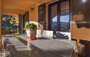 Maisons de vacances Amazing Home In Sant Petru Di Tenda With House A Mountain View : photos des chambres