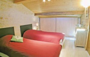 Maisons de vacances Amazing Home In Rioux With Wifi, Private Swimming Pool And Outdoor Swimming Pool : photos des chambres