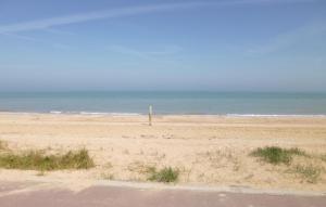 Maisons de vacances Lovely Home In Bernieres-sur-mer With Kitchenette : photos des chambres