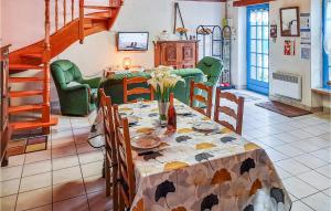 Maisons de vacances 3 Bedroom Cozy Home In Riantec : photos des chambres