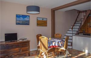 Maisons de vacances Two-Bedroom Holiday Home in Saint Cast Le Guildo : photos des chambres