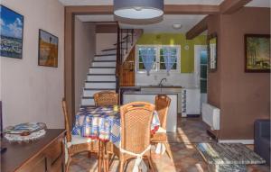 Maisons de vacances Two-Bedroom Holiday Home in Saint Cast Le Guildo : photos des chambres