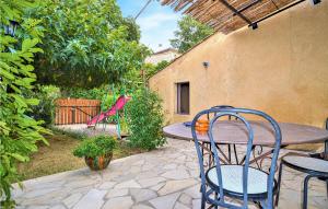 Maisons de vacances Nice home in Saint Victor la Coste with 3 Bedrooms and WiFi : photos des chambres