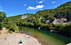 Maisons de vacances Nice home in Saint Victor la Coste with 3 Bedrooms and WiFi : photos des chambres