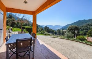 Maisons de vacances Awesome home in Casalabriva with 3 Bedrooms and WiFi : photos des chambres