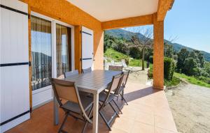 Maisons de vacances Awesome home in Casalabriva with 3 Bedrooms and WiFi : photos des chambres