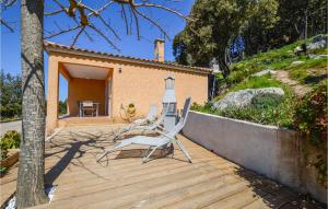 Maisons de vacances Awesome home in Casalabriva with 3 Bedrooms and WiFi : photos des chambres