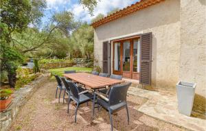 Maisons de vacances Nice Home In Sartene With 3 Bedrooms, Private Swimming Pool And Outdoor Swimming Pool : photos des chambres