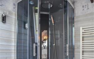 Maisons de vacances Amazing Home In Guern With Wifi : photos des chambres