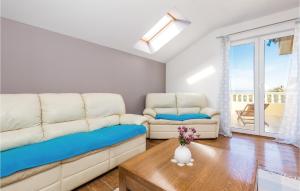 3 Bedroom Gorgeous Apartment In Supetarska Draga 