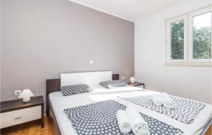 3 Bedroom Gorgeous Apartment In Supetarska Draga 