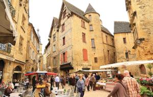 Maisons de vacances Stunning Home In St Pierre D'eyraud : photos des chambres
