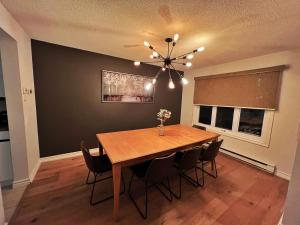 Chalet Blue Mountain 3BR & 3BTH Walk-in to Village