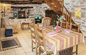 Maisons de vacances Amazing home in Douarnenez with 2 Bedrooms and WiFi : photos des chambres