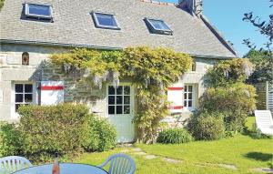 Maisons de vacances Amazing home in Douarnenez with 2 Bedrooms and WiFi : photos des chambres