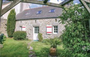 Maisons de vacances Amazing home in Douarnenez with 2 Bedrooms and WiFi : photos des chambres