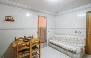 2 Bedroom Cozy Apartment In Santa Pola