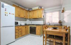 2 Bedroom Cozy Apartment In Santa Pola