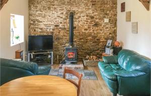 Stunning Home In Fougerolles Du Plessis