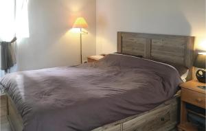Maisons de vacances Gorgeous Home In Fougerolles Du Plessis With Kitchenette : photos des chambres
