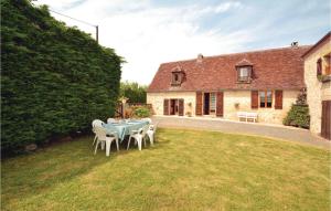 Amazing home in La-Chapelle-Saint-Jean with 3 Bedrooms and Outdoor swimming pool