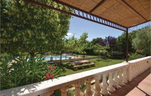 Maisons de vacances Nice Home In Montignargues With 4 Bedrooms, Wifi And Private Swimming Pool : photos des chambres