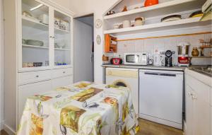 1 Bedroom Gorgeous Home In Venzolasca