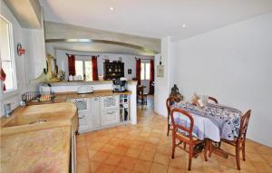 Maisons de vacances Beautiful Home In Salernes With 5 Bedrooms, Wifi And Outdoor Swimming Pool : photos des chambres