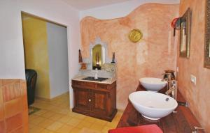 Maisons de vacances Amazing Home In Salernes With Wifi : photos des chambres