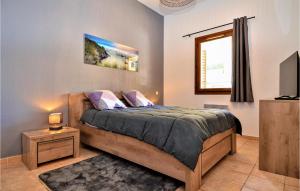 Appartements 2 Bedroom Amazing Apartment In Uzes : photos des chambres