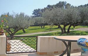 Maisons de vacances Awesome Home In Toulon : photos des chambres