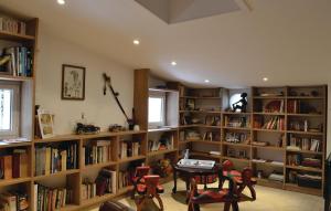 Maisons de vacances Awesome Home In Toulon : photos des chambres
