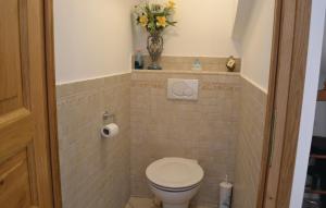 Maisons de vacances Awesome Home In Toulon : photos des chambres
