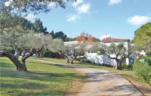 Maisons de vacances Awesome Home In Toulon : photos des chambres