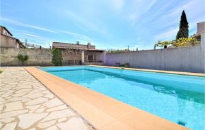 Maisons de vacances 4 Bedroom Lovely Home In Bellegarde : photos des chambres