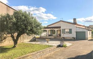 Maisons de vacances 4 Bedroom Lovely Home In Bellegarde : photos des chambres