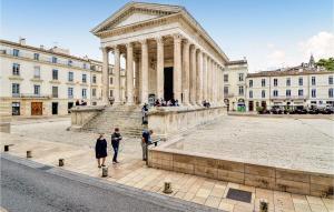 Maisons de vacances 4 Bedroom Lovely Home In Bellegarde : photos des chambres